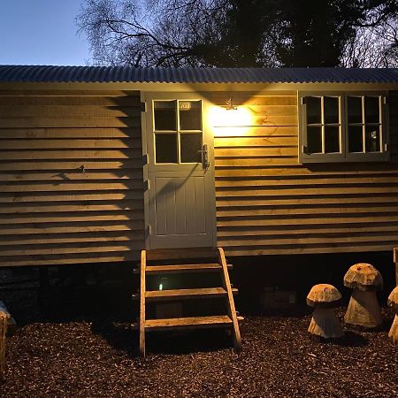 Kelling Chez Maurice Luxury Shepherds Hut With Bath And Hot Tub מראה חיצוני תמונה