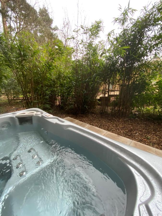 Kelling Chez Maurice Luxury Shepherds Hut With Bath And Hot Tub מראה חיצוני תמונה