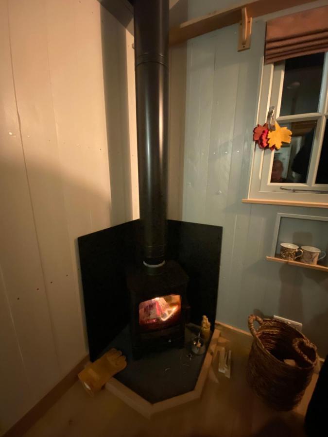 Kelling Chez Maurice Luxury Shepherds Hut With Bath And Hot Tub מראה חיצוני תמונה